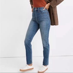 Madewell Highest Rise Perfect Vintage Straight Leg Jeans in Longisle Wash